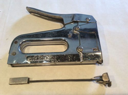 Vintage Arrow Stapler in nice working, circle nose for wire