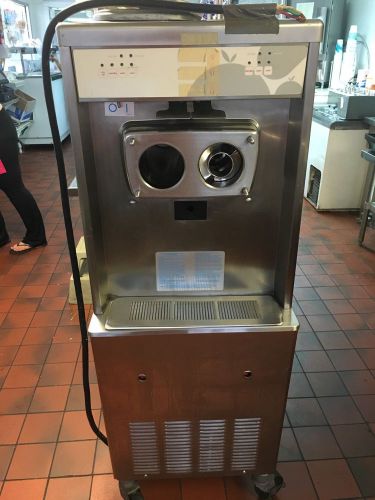 Taylor 794-33 Soft Serve Frozen Yogurt Ice Cream Machine Water Cooled 3 Phase