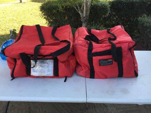 Lot of 2 Rubbermaid FG9F3900 red Insulated Bags