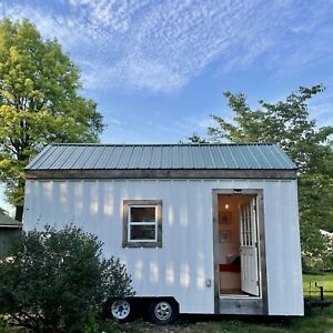 Stunning Bright &amp; Boho 18 Ft Tiny House on Wheels -home FURNISHED MOVE IN READY!