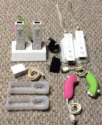 Wii Lot of Wireless Remotes with Chargers and Nun Chucks