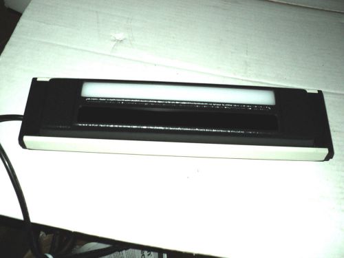 COLE - PARMER UVS-18  UV LAMP , 230 VOLT , 50 HZ , .16 AMP , WHITE LIGHT