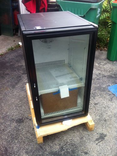True gdm-6 cooler refrigerator new unused cheap!! $1400 unit!!! no reserve!!!! for sale