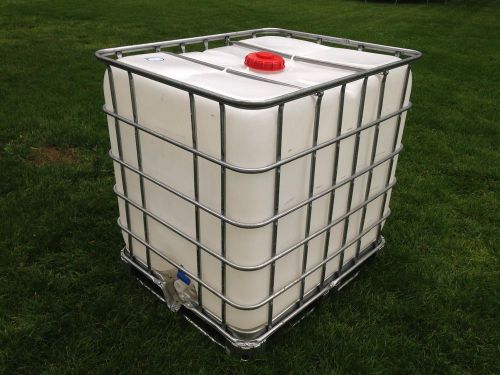 Clean plastic FOOD IBC Maple sap water storage tanks 275 gallon tote container