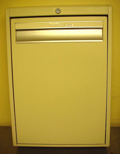 Carstens Wall a Roo - Cream color - Used in good condition   DA592
