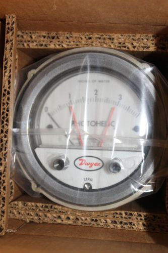 NEW DWYER 3000 SERIES PHOTOHELIC GAUGE 0-4&#034; OF WATER