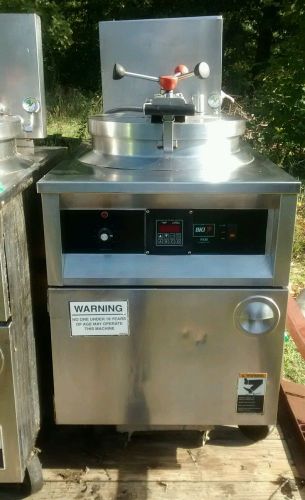 BKI FKM-F Electric Pressure Fryer 3 Phase 75LB with filter system