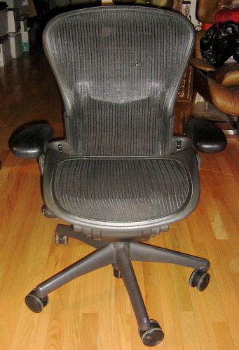 Herman Miller Aeron Chair Graphite Black Medium &#034;B&#034; L.A,Calif.pickup/delivery