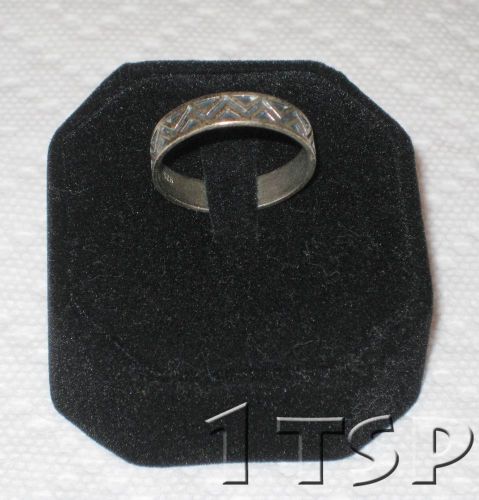 Small Single Black Velvet Ring Display Stand