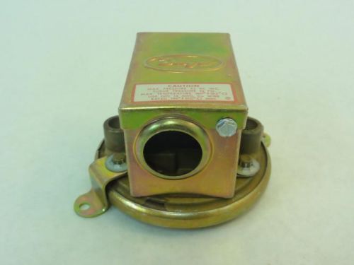 143768 Old-Stock, Dwyer 1910-0 Pressure Switch, 10PSI