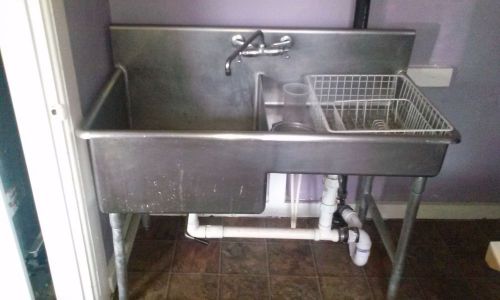 2 Compartment Sink w/Faucets