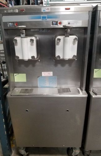 Soft Serve Frozen Yogurt Two Flavor Machine Taylor 772-33  3 Phase Water Cooled