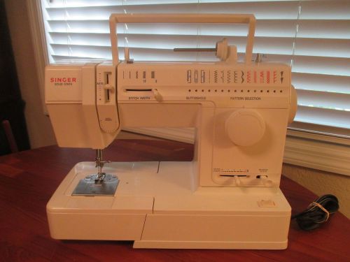 SINGER 9323 Solid State SEWING MACHINE 12 Stitch Patterns TESTED A-1 Heavy Duty