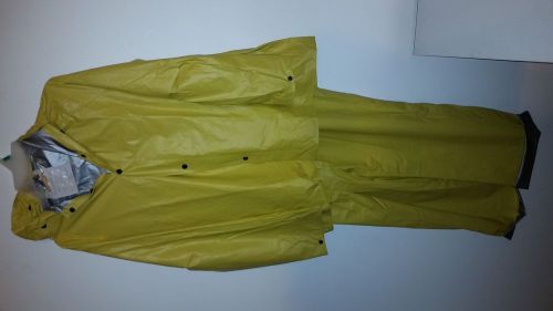 VALLEN YELLOW HOODED RAIN JACKET WITH MATCHING OVERALL SIZE SMALL