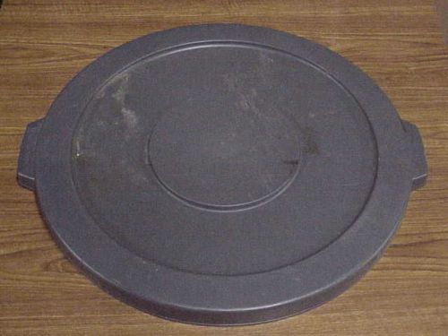 Two (2) R&#039;MAID #3527 Square Gray 28 Gal. Container Lid