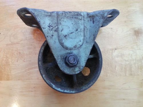 1 VINTAGE ANTIQUE INDUSTRIAL CASTER WITH A 4 INCH WHEEL STEAM PUNK