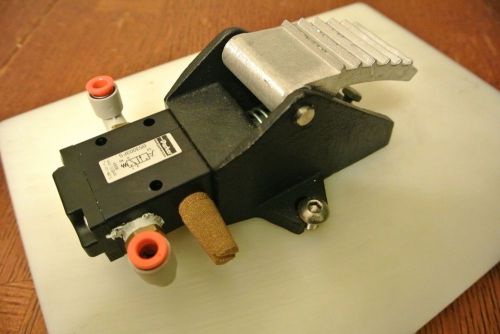 Parker pedal pneumatic manual control valve, g 1/4, zinc 1/4 in g, -10~80c for sale