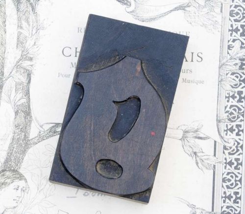 letter: g  blackletter wood type 3.54&#034; woodtype font letterpress printing block