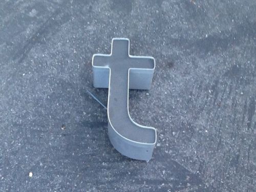Letter From Sign &#034; t &#034; with Black Face , Led Lights , 19&#034; High