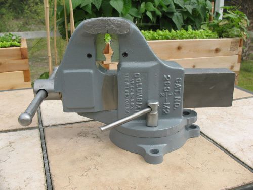 Vintage columbian usa 3 1/2&#034; wide jaws bench vise w/ pipe jaws model 203 1/2 m2 for sale