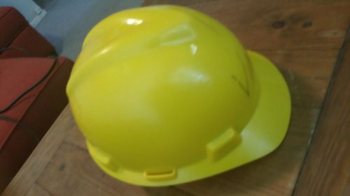 MSA  V-Gard Polyethylene Slotted Protective Cap with Fas-Trac Suspension type 1