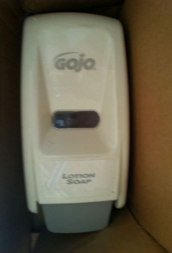 Commercial Grade Gojo lotion hand soap dispensers lot of 5 and Towel Dispensers