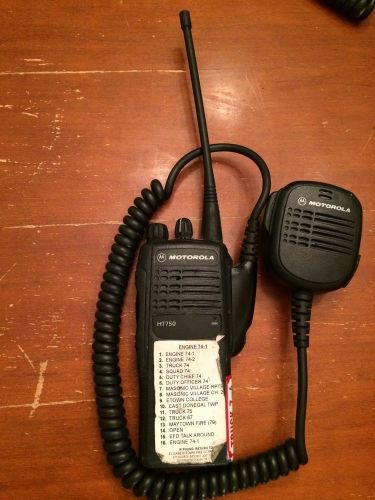 Motorola HT750 radio with desktop charger, 16 channel, UHF, AAH25RDC9AA3AN,