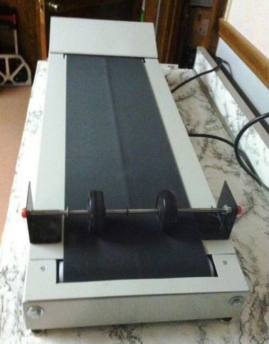 Rena tb-390 variable speed conveyor belt with stacker tray for sale