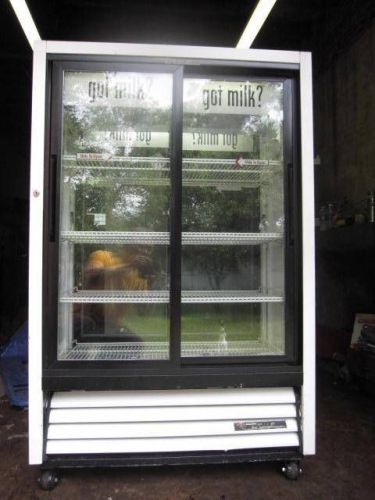 True pass-thru convenience store cooler refigerator gdm-33cpt #1/4 for sale
