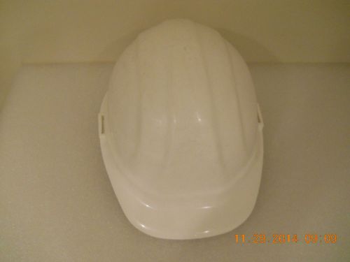 HARD HAT WHITE OMEGA 2 WITH  6 POINT SUSPENSION