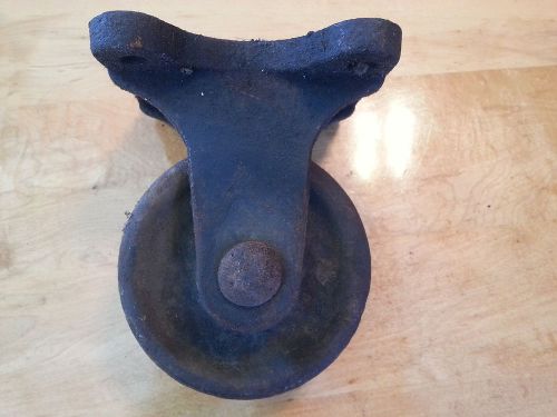 1 VINTAGE ANTIQUE INDUSTRIAL CASTER WITH 4 1/2 INCH WHEEL STEAM PUNK