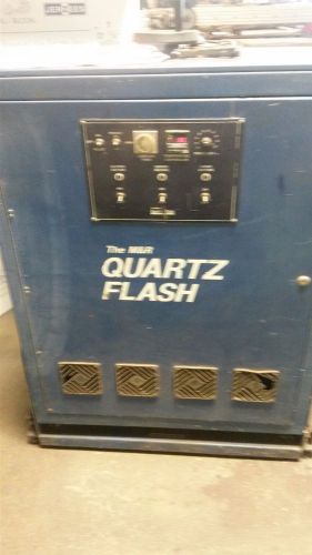 M &amp; R Quartz Flash Unit