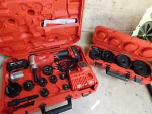 MILWAUKEE 2677-21 6 TON FORCE LOGIC BATTERY PWRD KNOCKOUT PUNCH SET 1/2&#034; TO 4&#034;
