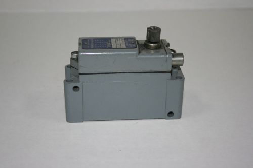 Square D 600v Limit Switch 9007 aw-16