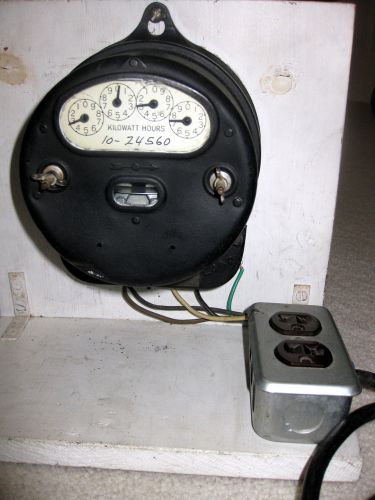 1920s GE I14 watt-hour meter with cord and outlet, works