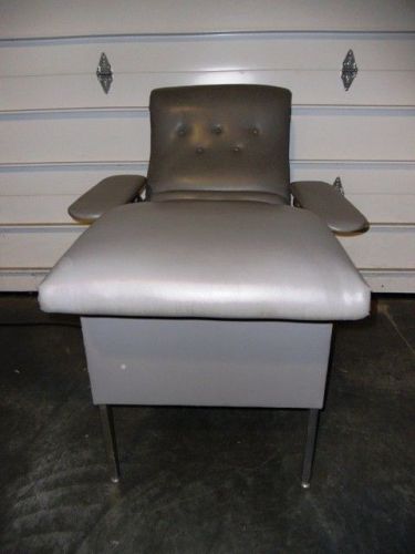 Baxter Fenwal Electric Adjustable Donor Chair Blood Medical Model DC-2 120V Used