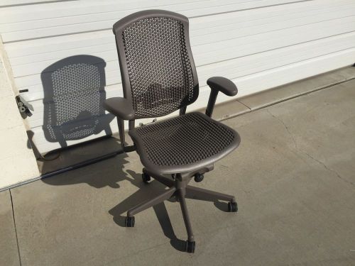 Herman Miller Aeron Chair (Brown)