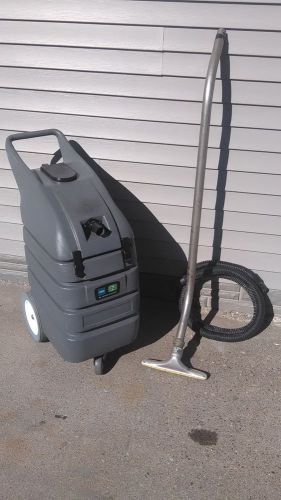 TENNANT WD 15 WET DRYVAC WITH SUCTION HOSE AND WAND  RUNS PERFECT.