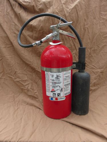 USED BADGER 10lb. CO2 FIRE EXTINGUISHER W/WALL HOOK &amp; SIGN XLNT CONDITION