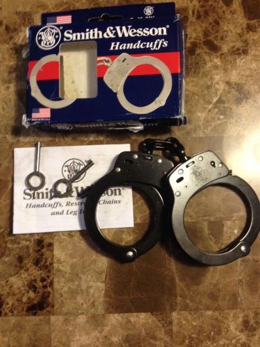 New Smith &amp; Wesson 350101 Model 100-1 Black Chain Link Handcuffs