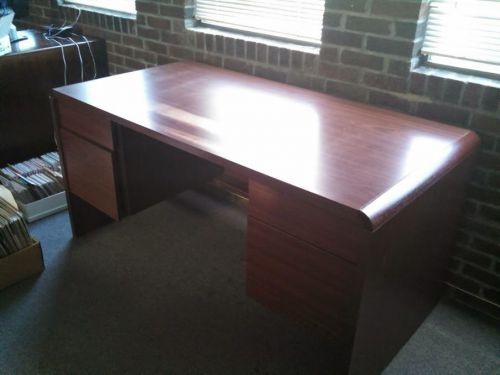 USED OFFICE DESK/CHAIR GOOD CONDITION-LOCAL AREAL 22153 $10.00  BUYS it-CHEAP!!!