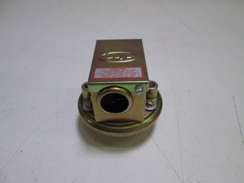 DWYER GAS PRESSURE SWTICH G1996-20 *NEW OUT OF BOX*