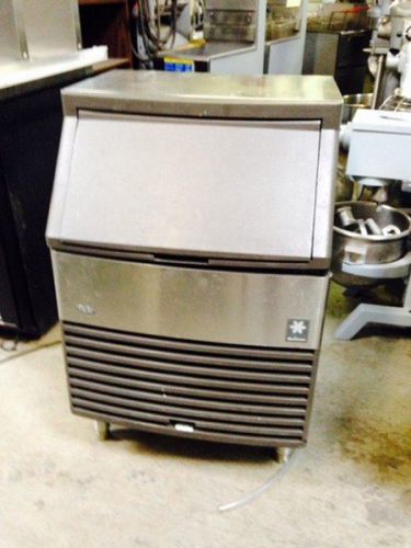 Manitowoc 135 lbs undercounter ice cube machine for sale