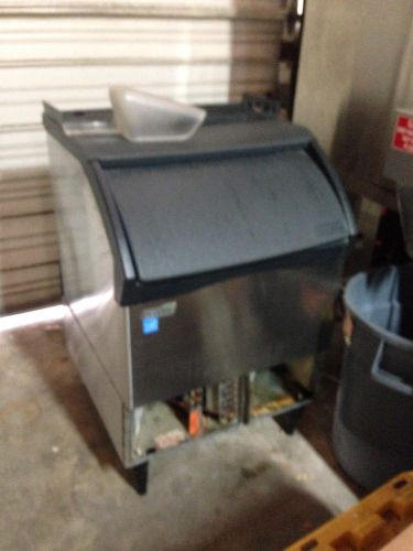 Undercounter 200# Commercial Ice Maker Machine Scotsman CU2026SA-1A    5 yrs old