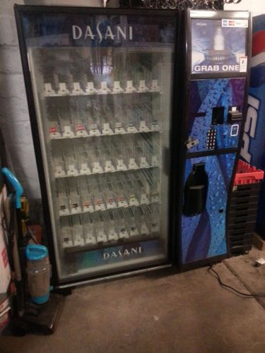 Dixie Narco DN 5000 Vending Machine 45 Selection Bottles / Cans WORKS! Delivery?
