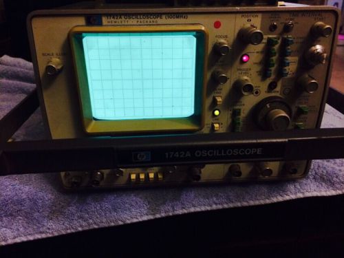 HP/Agilent 1742A Oscilloscope (100 MHz) Powers On - Made In USA