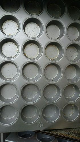 18x26 Muffin Pans 24 Holes   CHICAGO METALLIC 528D