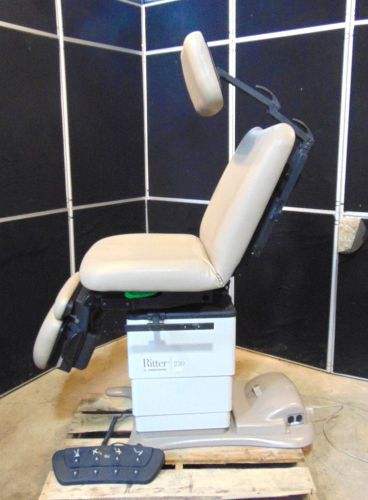 Midmark 230 Hydraulic Procedure Chair With Foot Control - Works Great - S2209