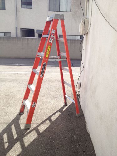 Louisville Ladder FS1506 300-Pound Duty Rating Fiberglass Ladder, 6-Feet