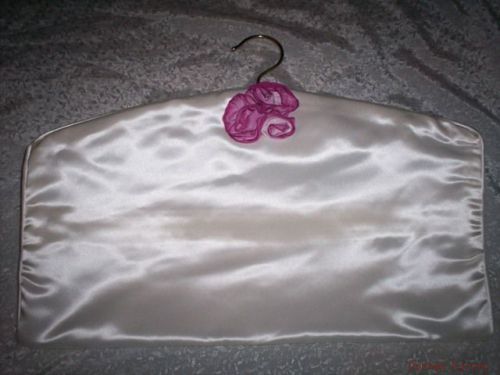 WHITE  SATIN  W/ MAUVE ROSES LINGERIE CLOSET SAFE~ NEW